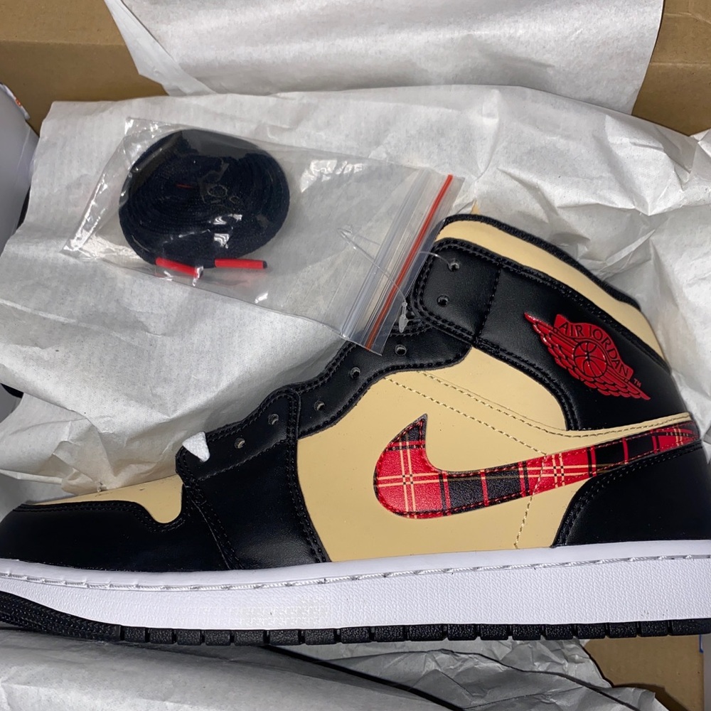 Air Jordan 1 Mid SE